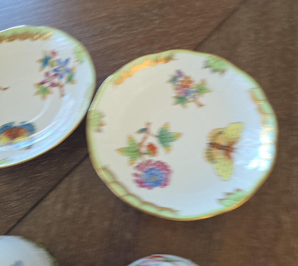 2 HEREND Fine China Demitasse Queen Victoria Teacup and Saucer - Picture 11 of 15